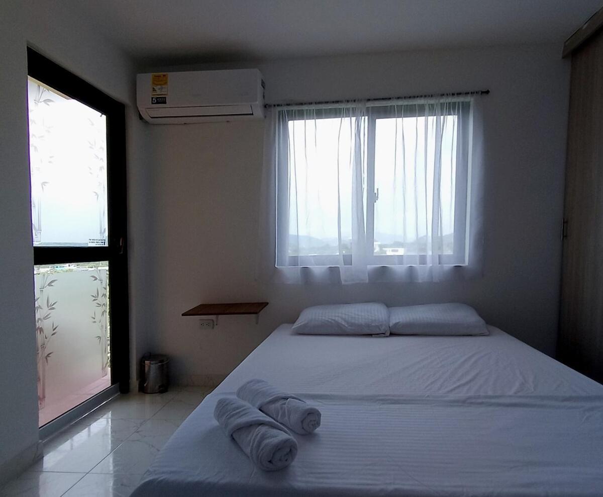 Encantador Con Vista Al Mar Y Montana Apartamento