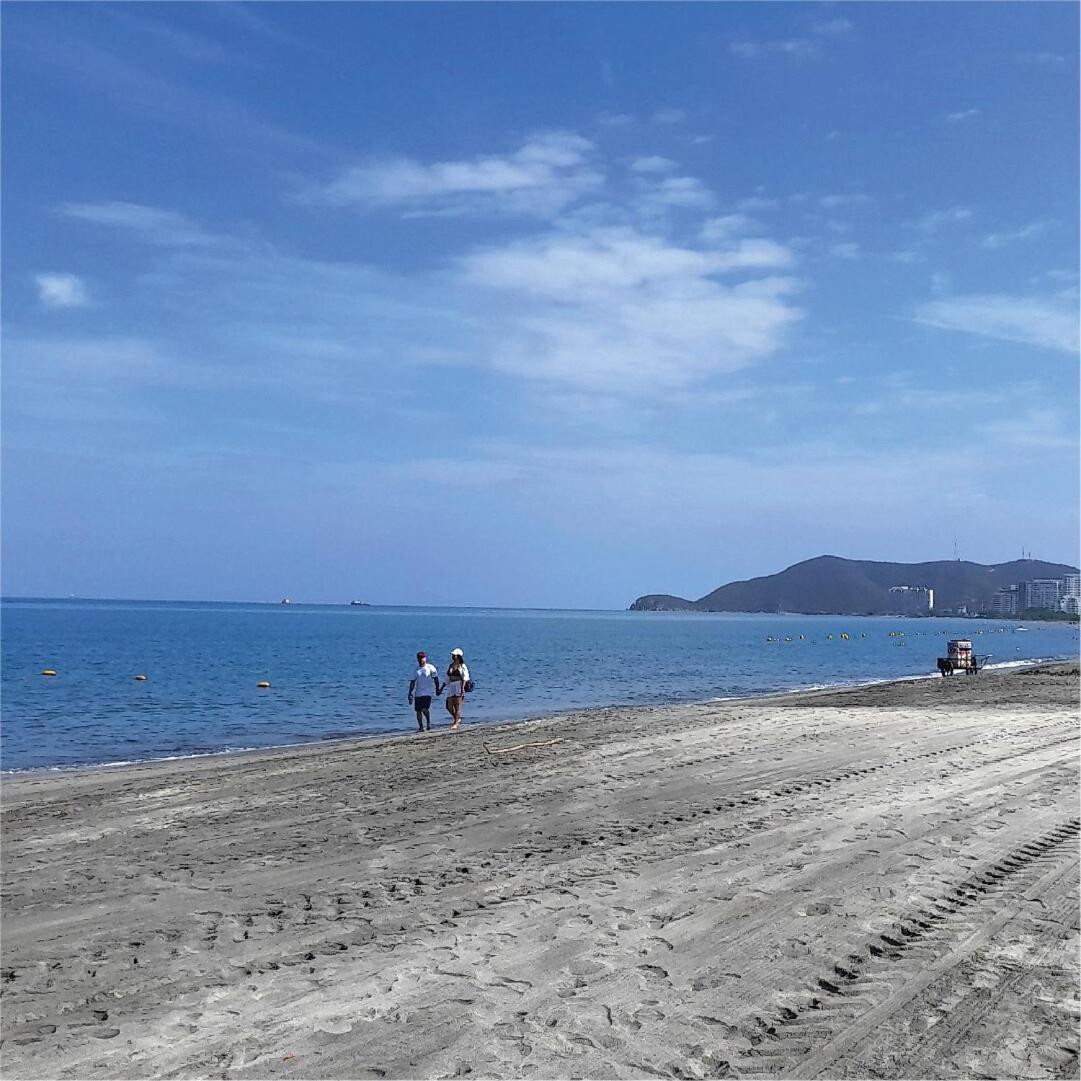 Encantador Con Vista Al Mar Y Montana